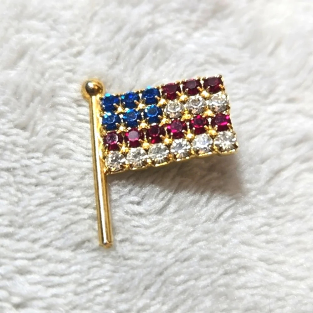 #448 Vintage Beautiful Red White Blue Rhinestone Flag Pin - Picture 1 of 4